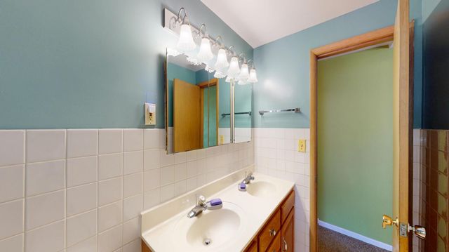 1606 Frank Hall Drive, Albert Lea, MN 56007