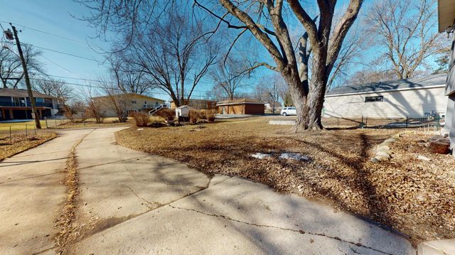 1606 Frank Hall Drive, Albert Lea, MN 56007