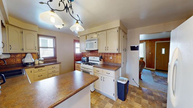 1606 Frank Hall Drive, Albert Lea, MN 56007