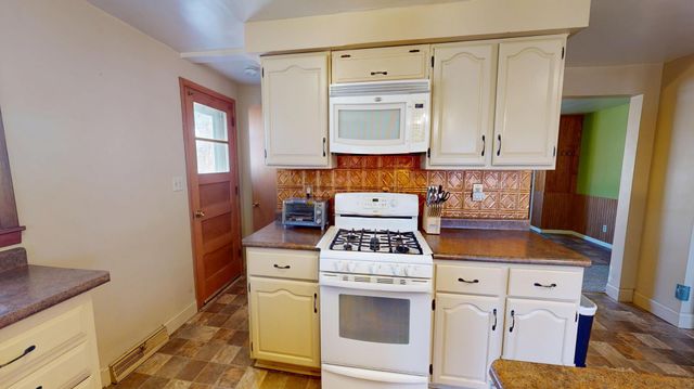 1606 Frank Hall Drive, Albert Lea, MN 56007