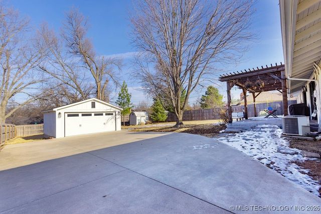 2709 E 61st Street, Tulsa, OK 74136