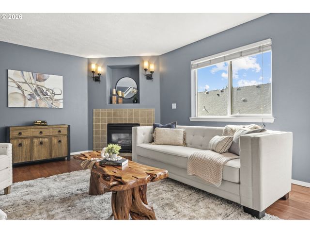 38882 HASKINS St, Sandy, OR 97055