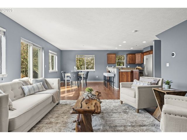 38882 HASKINS St, Sandy, OR 97055