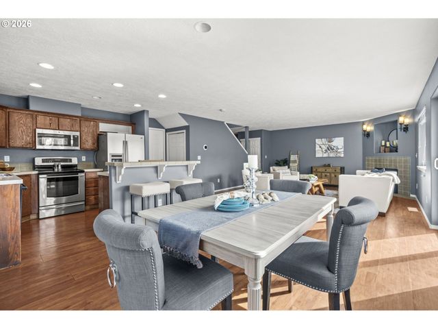 38882 HASKINS St, Sandy, OR 97055