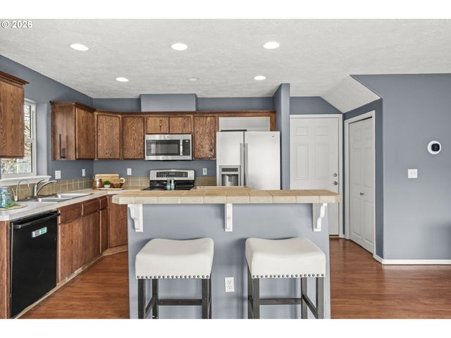 38882 HASKINS St, Sandy, OR 97055