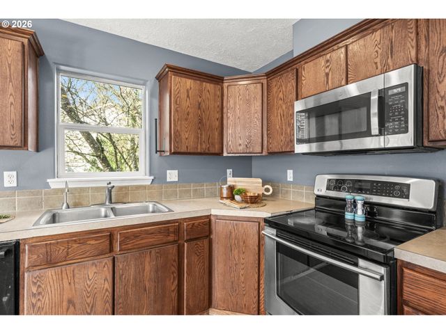 38882 HASKINS St, Sandy, OR 97055