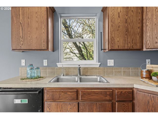 38882 HASKINS St, Sandy, OR 97055