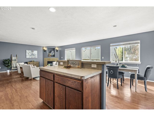 38882 HASKINS St, Sandy, OR 97055
