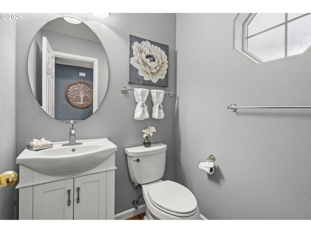 38882 HASKINS St, Sandy, OR 97055