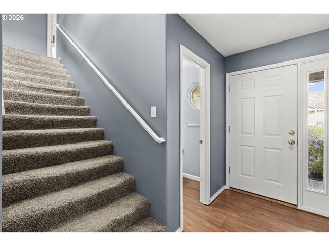38882 HASKINS St, Sandy, OR 97055