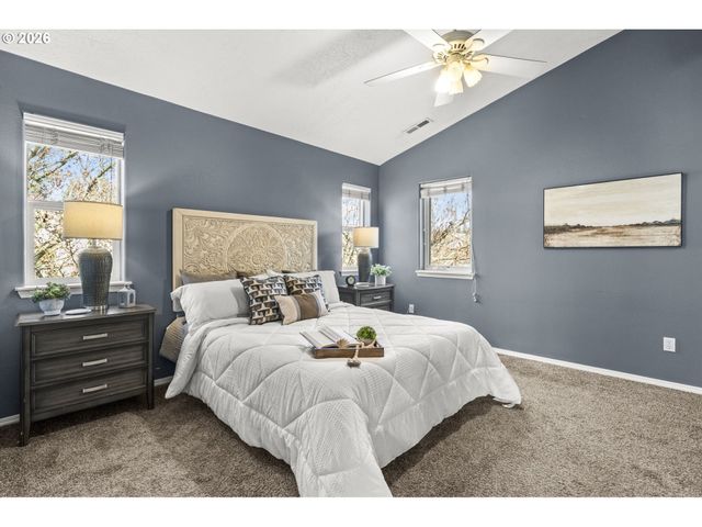 38882 HASKINS St, Sandy, OR 97055