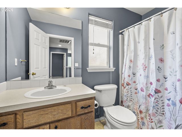 38882 HASKINS St, Sandy, OR 97055