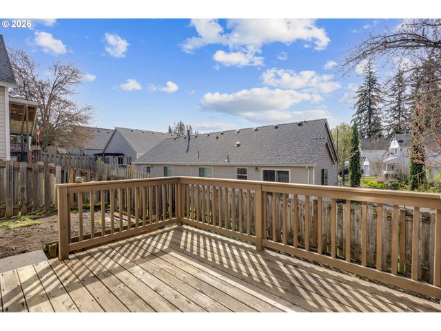 38882 HASKINS St, Sandy, OR 97055