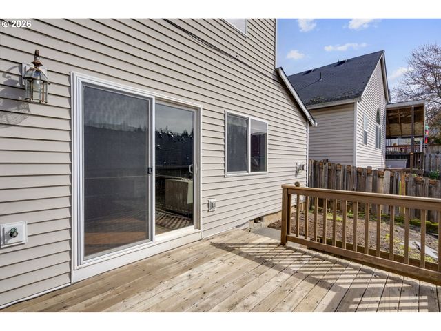 38882 HASKINS St, Sandy, OR 97055
