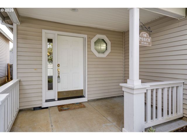 38882 HASKINS St, Sandy, OR 97055