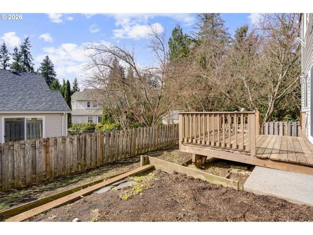 38882 HASKINS St, Sandy, OR 97055
