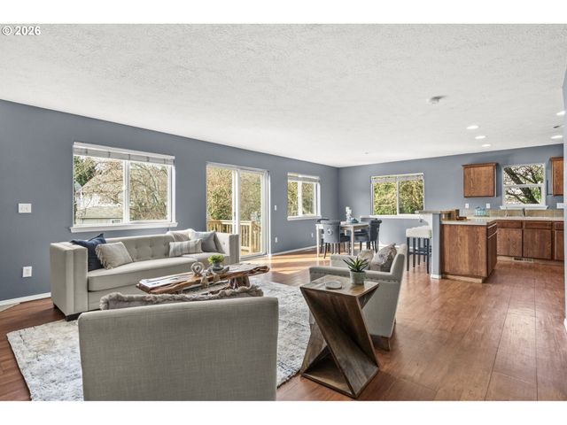 38882 HASKINS St, Sandy, OR 97055