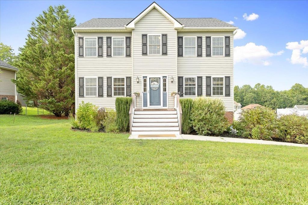636 Russell Springs Drive, Lynchburg, VA 24501