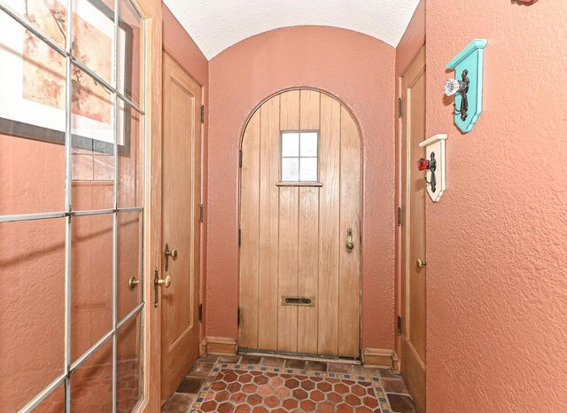 7926 Hillcrest DRIVE, Wauwatosa, WI 53213