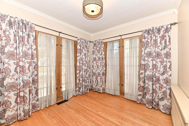 7926 Hillcrest DRIVE, Wauwatosa, WI 53213