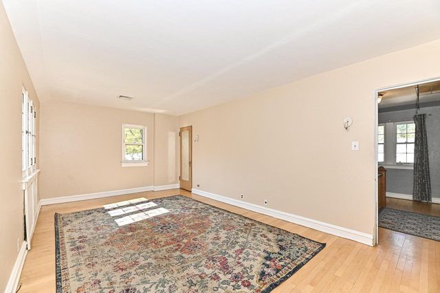 7926 Hillcrest DRIVE, Wauwatosa, WI 53213