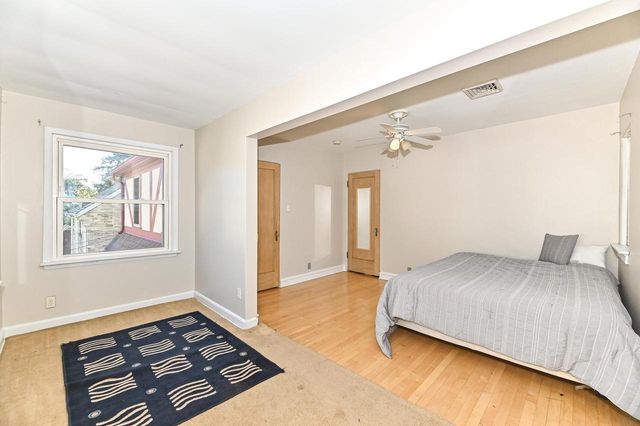 7926 Hillcrest DRIVE, Wauwatosa, WI 53213