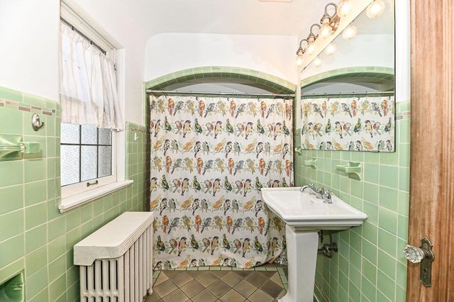 7926 Hillcrest DRIVE, Wauwatosa, WI 53213