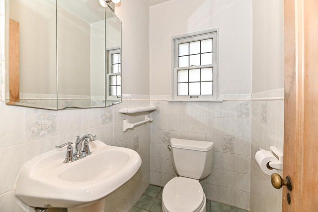 7926 Hillcrest DRIVE, Wauwatosa, WI 53213