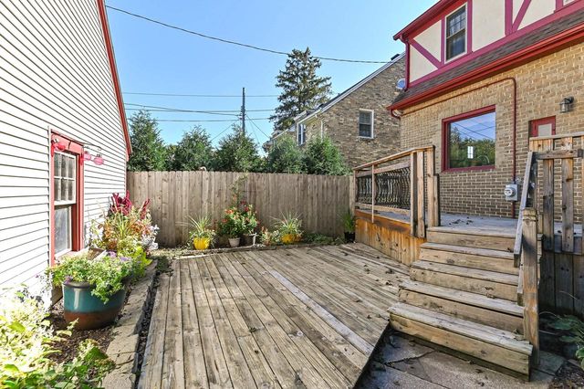 7926 Hillcrest DRIVE, Wauwatosa, WI 53213