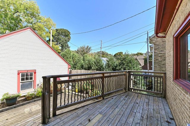 7926 Hillcrest DRIVE, Wauwatosa, WI 53213