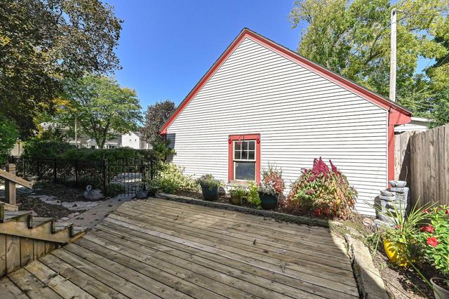 7926 Hillcrest DRIVE, Wauwatosa, WI 53213