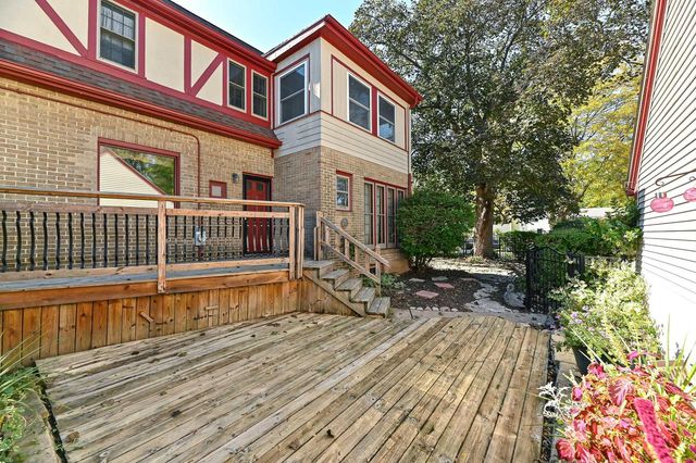 7926 Hillcrest DRIVE, Wauwatosa, WI 53213