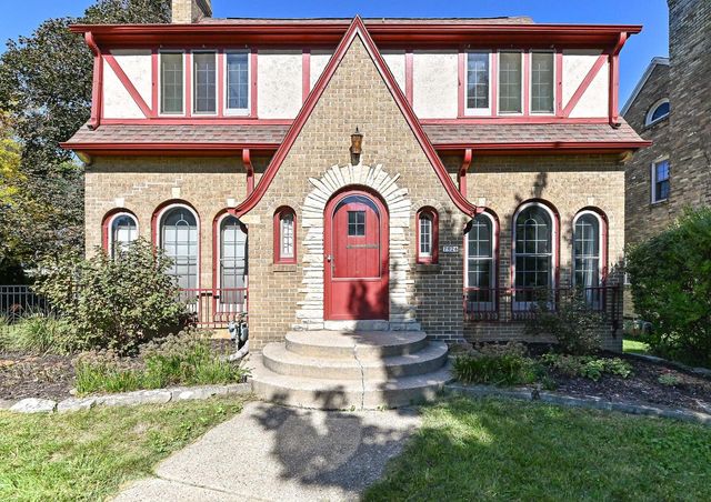 7926 Hillcrest DRIVE, Wauwatosa, WI 53213