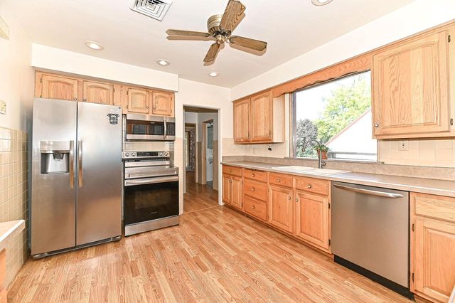 7926 Hillcrest DRIVE, Wauwatosa, WI 53213