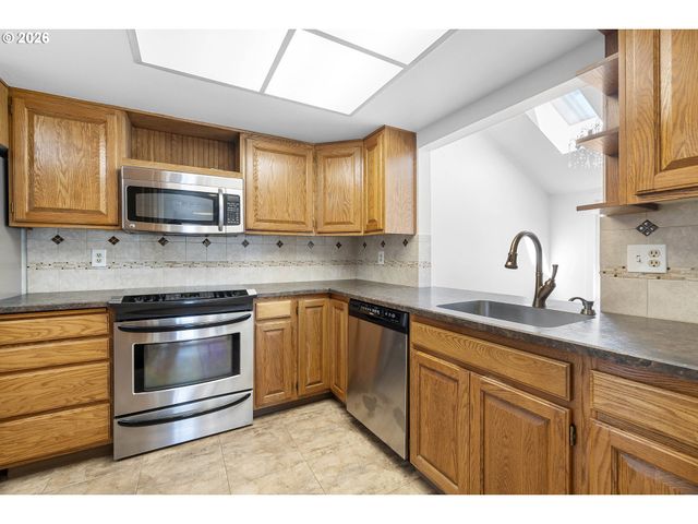 1950 Sw Leewood Dr, Beaverton, OR 97003
