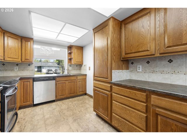 1950 Sw Leewood Dr, Beaverton, OR 97003