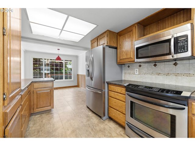1950 Sw Leewood Dr, Beaverton, OR 97003