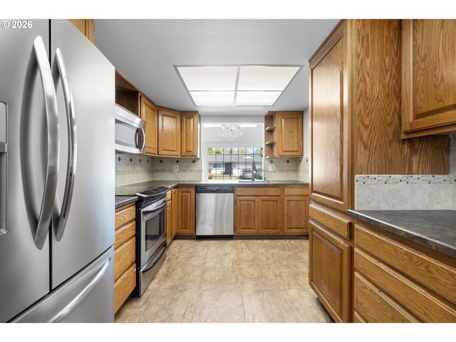 1950 Sw Leewood Dr, Beaverton, OR 97003