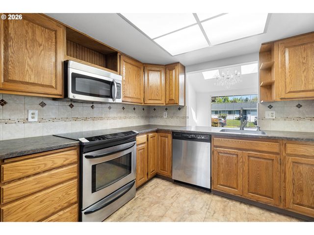 1950 Sw Leewood Dr, Beaverton, OR 97003