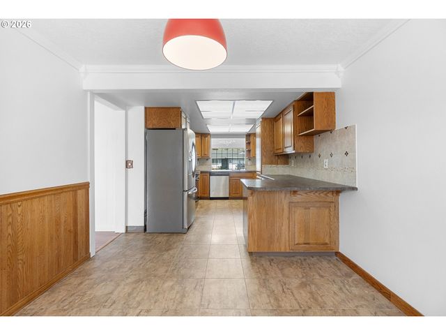 1950 Sw Leewood Dr, Beaverton, OR 97003