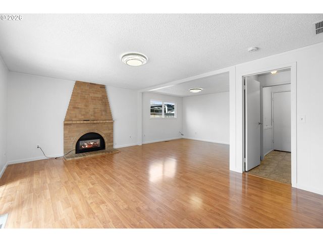 1950 Sw Leewood Dr, Beaverton, OR 97003