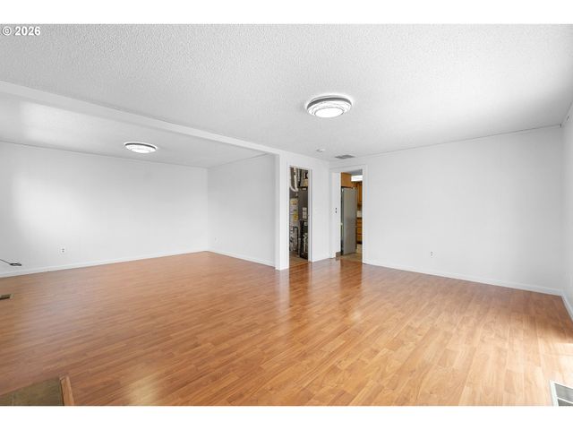 1950 Sw Leewood Dr, Beaverton, OR 97003