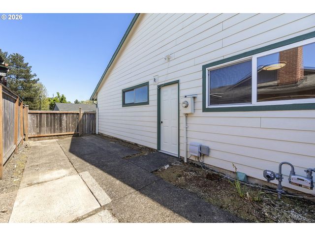1950 Sw Leewood Dr, Beaverton, OR 97003