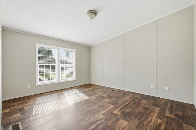 114 Dolphin Harbor N, Baytown, TX 77523