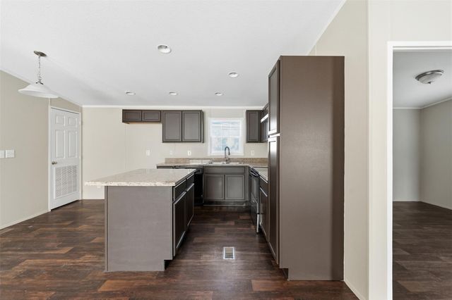 114 Dolphin Harbor N, Baytown, TX 77523