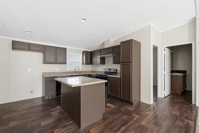 114 Dolphin Harbor N, Baytown, TX 77523