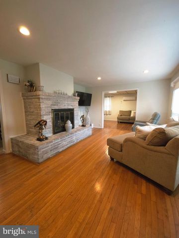 1085 CHAMBERS ST, Harrisburg, PA 17113