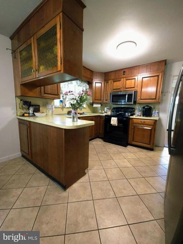 1085 CHAMBERS ST, Harrisburg, PA 17113