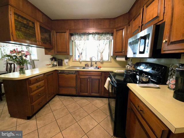1085 CHAMBERS ST, Harrisburg, PA 17113