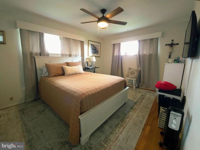 1085 CHAMBERS ST, Harrisburg, PA 17113